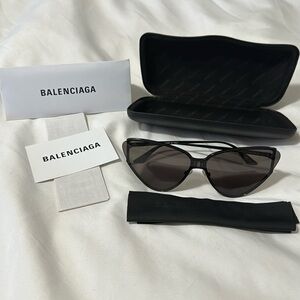 Sunglasses Balenciaga BB0191S 001